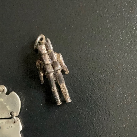 Four silver vintage charms. Astronaut, hat, owl and horse - Picture 6 of 7